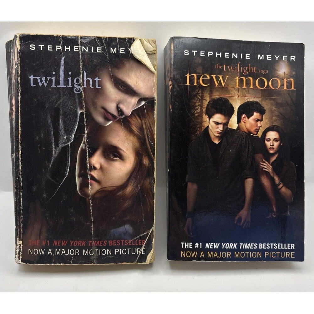 Twilight & New Moon Stephenie Meyer Paperback Bundle Books 1 & 2 Lot - Excellent